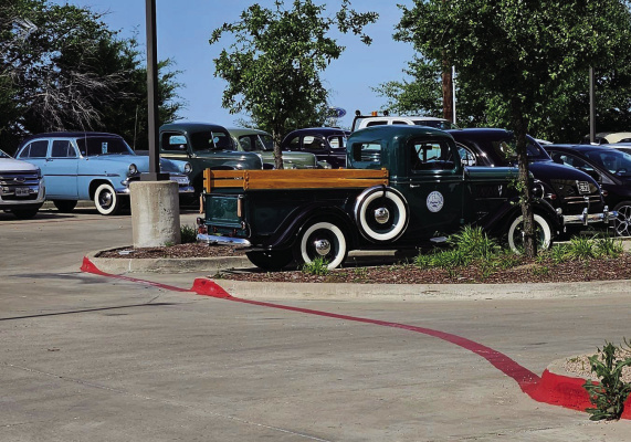 Ford V-8 Club makes a stop in Terrell