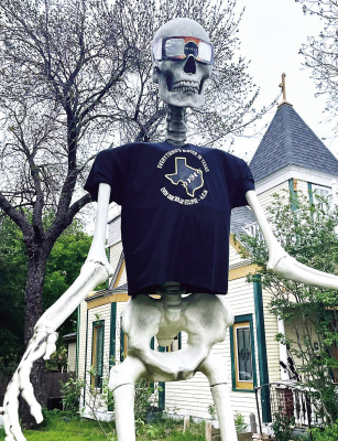 Elizabeth Gail Prince and her larger-thanlife skeleton, Claude Bonet, are all set for the total solar eclipse heading for Terrell on Monday, April 8. Bonet even has their 6XL shirt, courtesy of Prints Charming Tees, as well as glasses to safely watch in Downtown