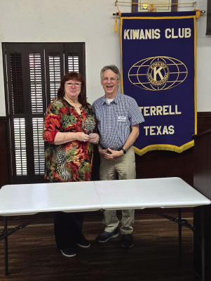 Kiwanis Secretary recognized with award