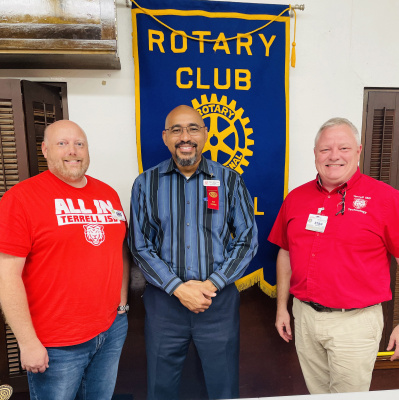 Rotary inducts Terrell HS Principal Gilmore Rotary Club of Terrell inducted Earl Gilmore, Principal of Terrell High School on Oct. 12. For information about Rotary, contact Mary at mary@terrelltribune.com or Rhonda at (214) 325-1273. Pictured are Rotary President Greg Garrow and Rotarians Earl Gilmore and Stan Heisel. Photo by Mary Dlabaj