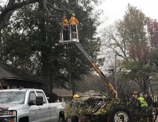 Chainsaw disaster relief group honors Poston