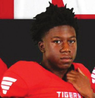 Quarterback Montae Kennedy threw for two scores and ran for two more. TRIBUNE FILE PHOTO
