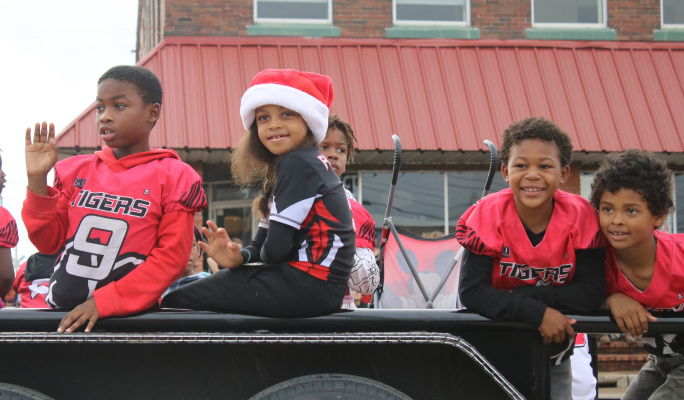 Any concerns that potential inclement weather would put a damper on the holiday spirit were quickly put to rest as people flocked to downtown Terrell to participate in and view the Stanley Ballard, Sr. Christmas Parade Dec. 10. The day’s activities, which also included the Holly Jolly Downtown Party, went mostly uninterrupted until showers swept in during the afternoon hours. See additional parade photos on pages 9-10A. Photo by David Kapitan