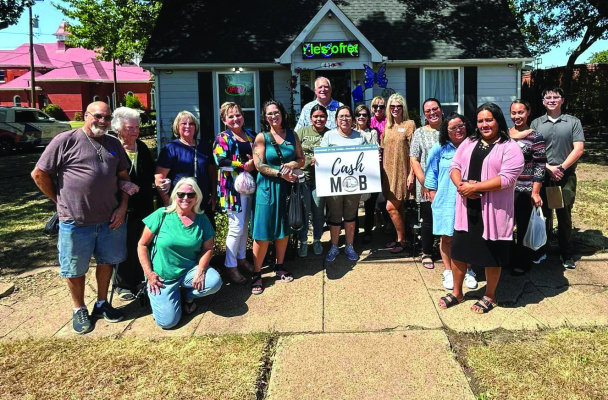 TERRELL CASH MOB COMES TO MARIPOSA