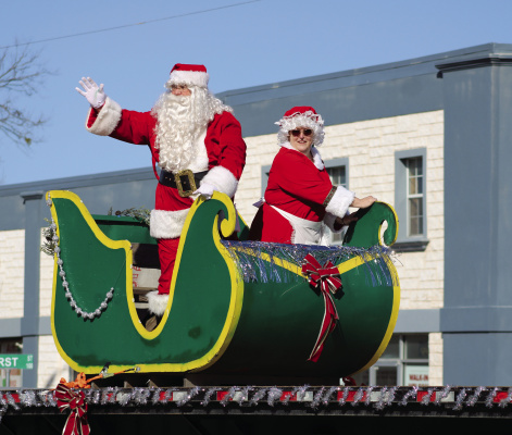 Moore Street in Historic Downtown Terrell was flooded with wonderful performers, floats and enthusiastic parade guests as the annual Christmas parade made its way down the street, waving to visitors who lined the streets Dec. 9 to the very end to see Santa and Mrs. Claus. Additional photos on 2A. Photo by Bodey Cooper
