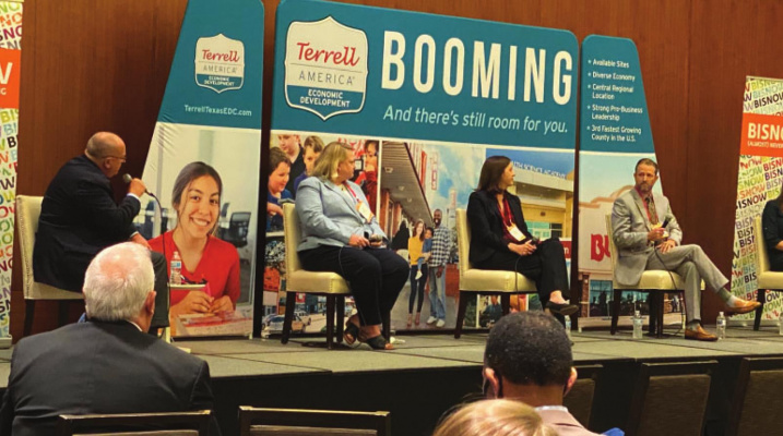 Terrell Economic Development Corporation President Ray Dunlap served as moderator for a panel at a TEDC sponsored real estate networking event Aug. 10. COURTESY PHOTO