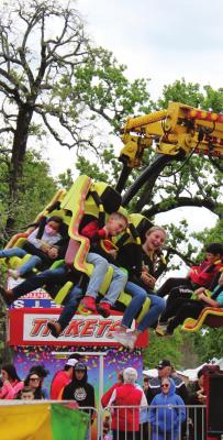 The Jubilee’s carnival midway was packed with people playing games and having a ball on the rides. HANK MURPHY PHOTO