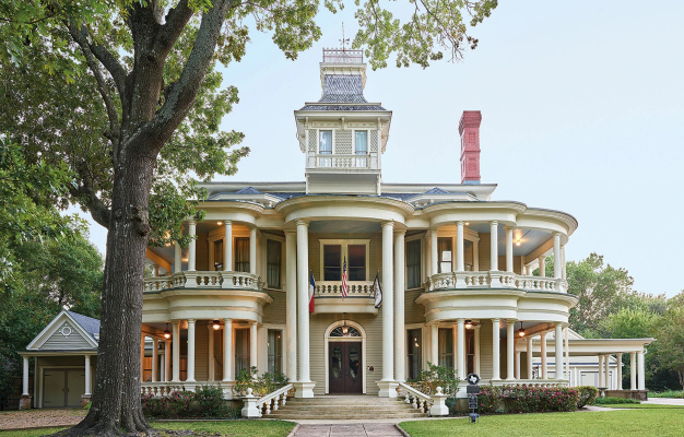 Participants in the Terrell Social Science Club of Terrell’s Tour of Homes Dec. 3 will have the opportunity to enjoy light refreshments on the porch of the Cartwright-Rogers Home. Courtesy photo