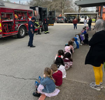 Terrell firefighters make visit to FUMC kids