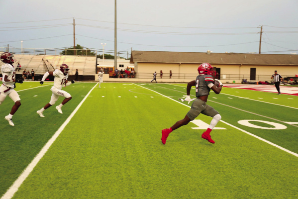 Terrell Tigers running back Roderick Hambrick, Jr. rushes for one of his two touchdowns in the Tigers 70-14 win over the Frisco Heritage Coyotes on Sept. 5 at Memorial Stadium in Terrell. Photo courtesy of Terrell ISD