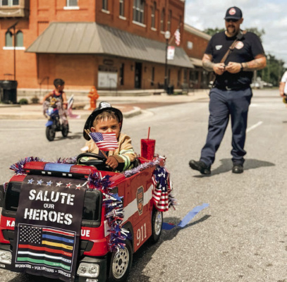 Kaufman hosts Stars and Stride Strolling parade