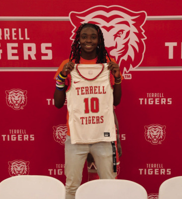 “Ray Ray” Smith signs with McLennan